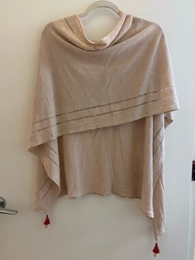 InCashmere 100% Linen Poncho Wrap Leight Beige Tassels OS